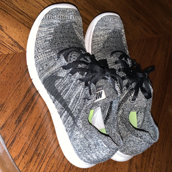 Nike Shoes - Nike free run tennis shoes women’s size 6.5